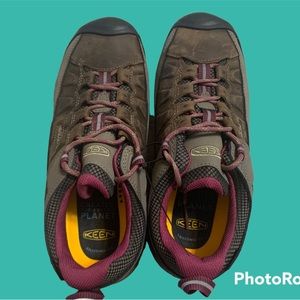 SOLD.   SOLD.  Keen Hiking Shoes